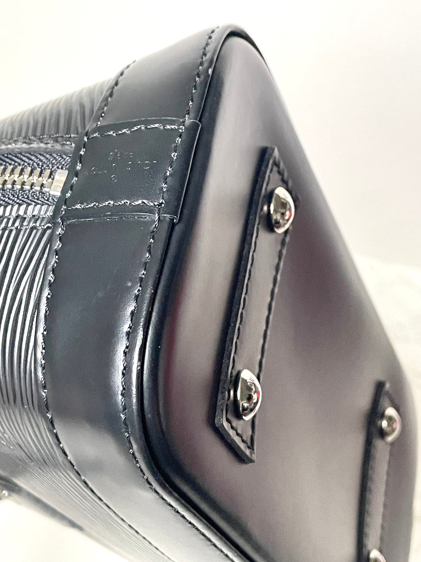 Louis Vuitton Alma BB Epi