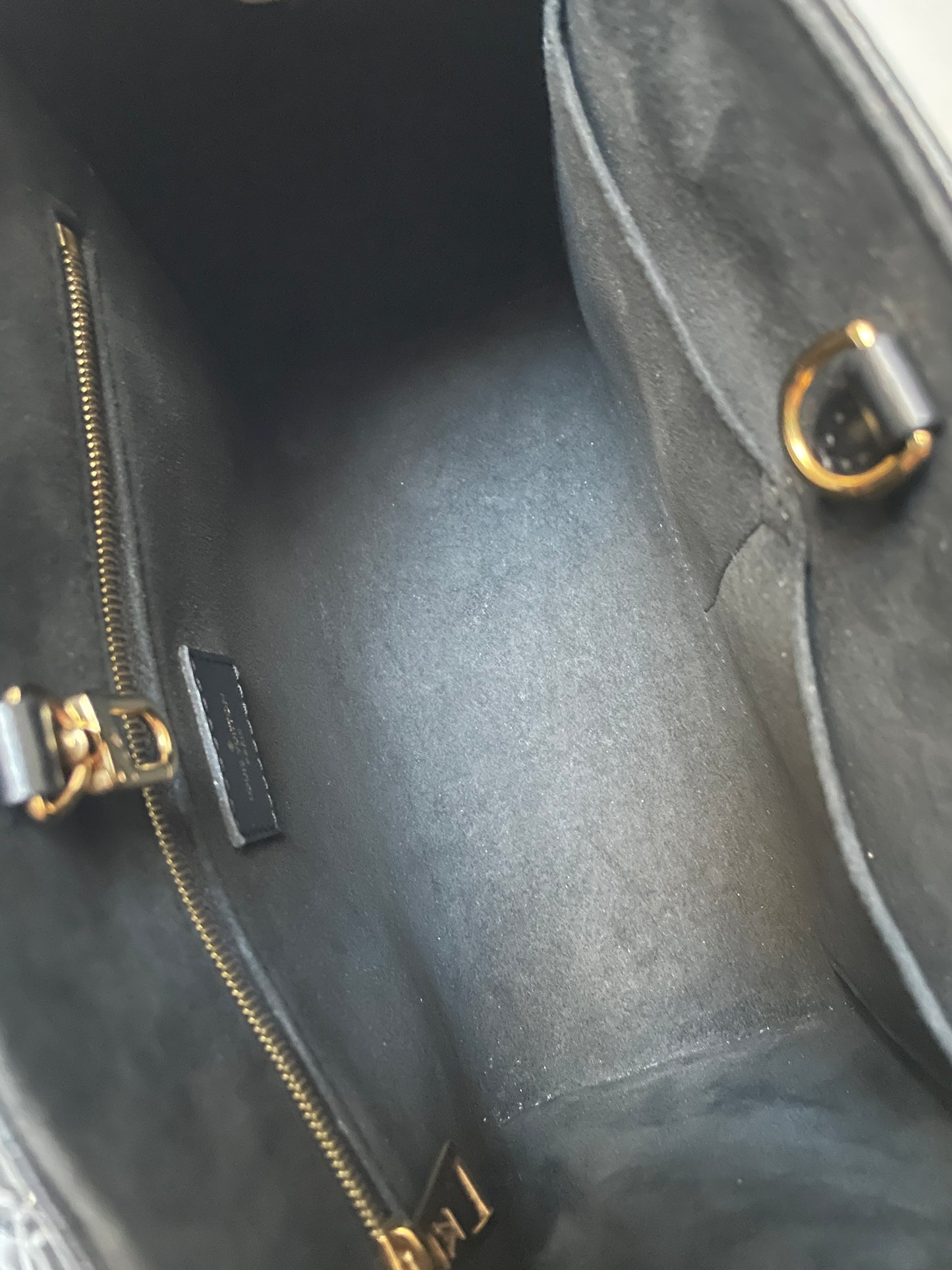 Louis Vuitton OntheGo PM